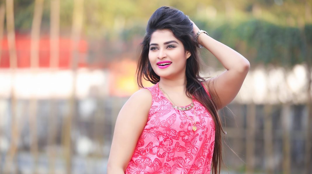 চিত্রনায়িকা শিরিন শিলা। শিল্পীর ফেসরুক থেকে চিত্রনায়িকা শিরিন শিলা। শিল্পীর ফেসরুক থেকে