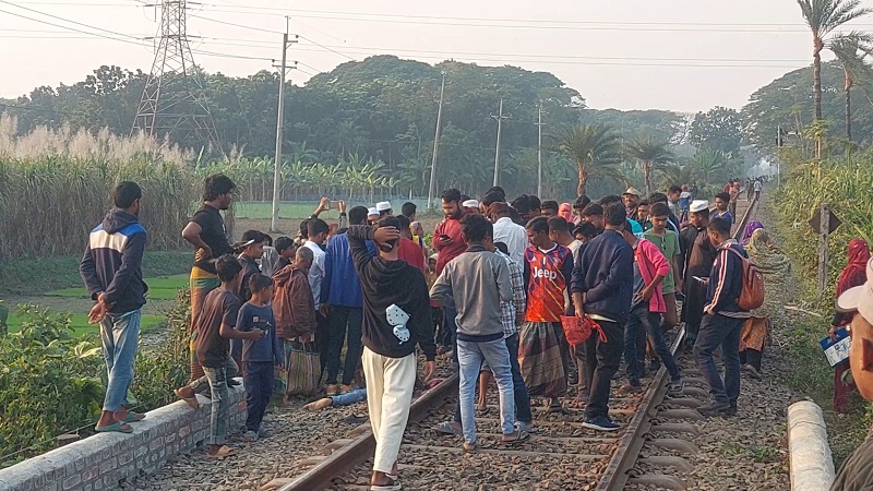 Jhenaidah train accident death Photo