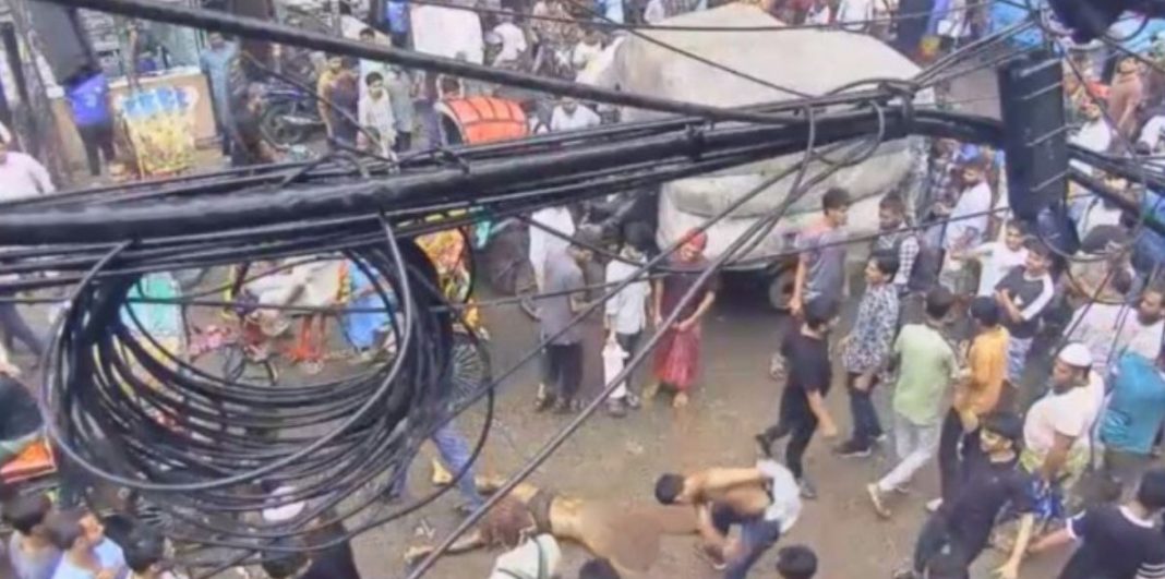 প্রকাশ্যে খুন