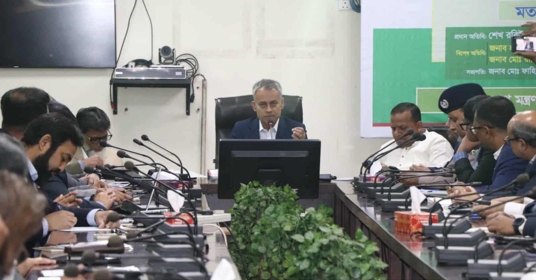 মতবিনিময় সভায় সড়ক পরিবহন ও সেতু, রেলপথ এবং নৌপরিবহন মন্ত্রণালয়ের মাননীয় মন্ত্রী জনাব শেখ রবিউল আলম, এমপি ।