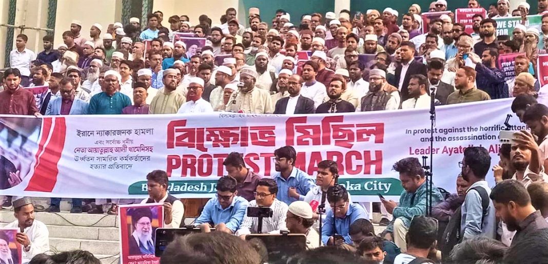 বায়তুল মোকাররম মসজিদে বিক্ষোভ সমাবেশ ও মিছিলের আয়োজন করে বাংলাদেশ জামায়াতে ইসলামী