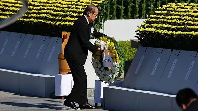 Hiroshima Mayor Kazumi Matsui lays a wreath during the memorial ceremony marking the 81st anniversary of the atomic bombing at Hiroshima Peace Memorial Park in Hiroshima, Japan, on August 6, 2026. | Photo Credit: Reuters