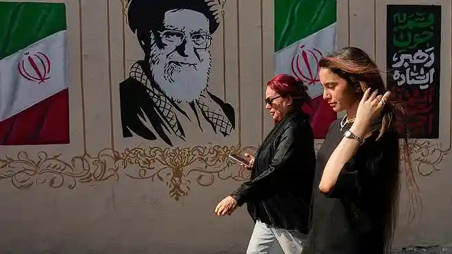 Iranian schoolchildren and civilians affected by the war. File photo.