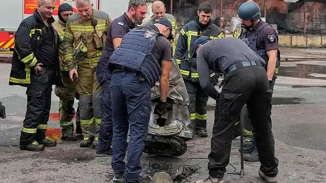 Firefighters inspect a fragment of a Russian missile at a food warehouse damaged by air strikes in Kyiv, Ukraine, on August 5, 2026. Photo: AP.