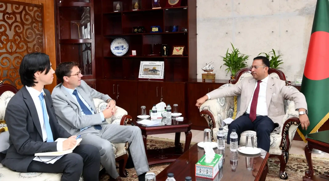 Ambassador of Norway to Bangladesh paid a courtesy call on Humaiun Kobir, State Minister for Foreign Affairs পররাষ্ট্র প্রতিমন্ত্রীর কার্যালয়ে তাঁর সঙ্গে এক সৌজন্য সাক্ষাতে মিলিত হন বাংলাদেশে নিযুক্ত নরওয়ের রাষ্ট্রদূত হোকন আরল্ড গুলব্রান্ডসেন